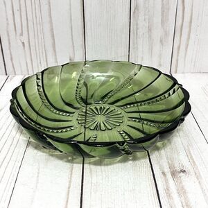 Vintage MCM Ribbed Swirl Accent Glass Scalloped Bowl Candy Dish